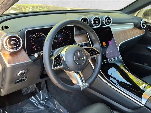 Used 2025 Mercedes-Benz GLC 300 4MATIC image 10