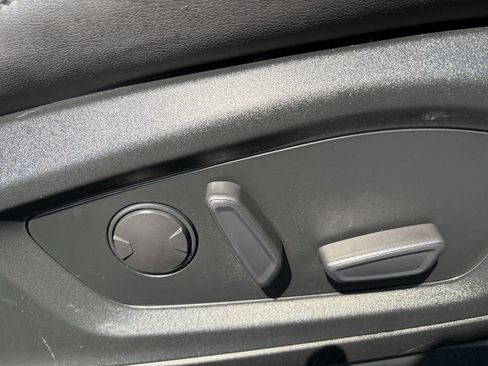 Used 2022 Ford Explorer XLT w/ Equipment Group 202A image 27