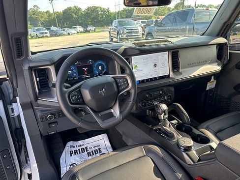 New 2025 Ford Bronco Outer Banks w/ Sasquatch Package image 13