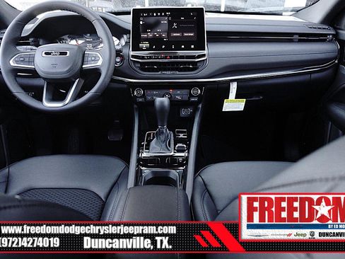 New 2026 Jeep Compass Latitude image 11