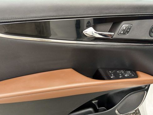 Used 2022 Lincoln Nautilus Reserve w/ Equipment Group 201A image 11