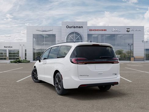 New 2027 Chrysler Pacifica Limited w/ Family Tech Group AWD/4WD image 3