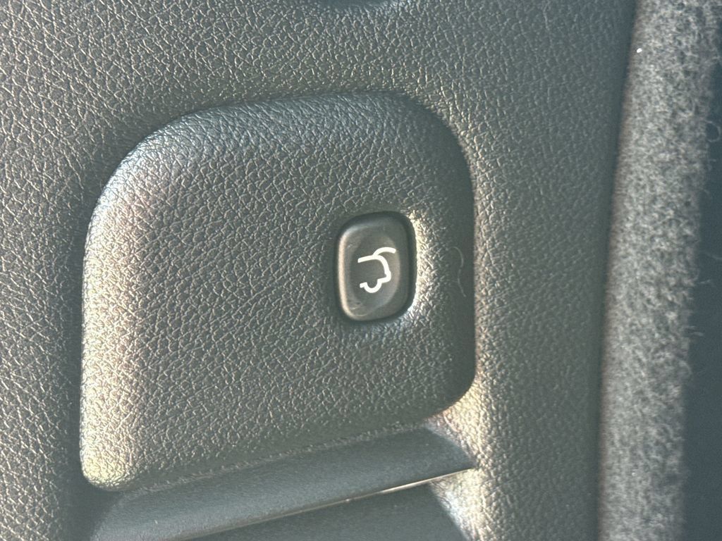 Used 2022 Dodge Durango R/T RWD image 32