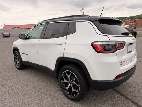 Used 2025 Jeep Compass Limited AWD/4WD image 4