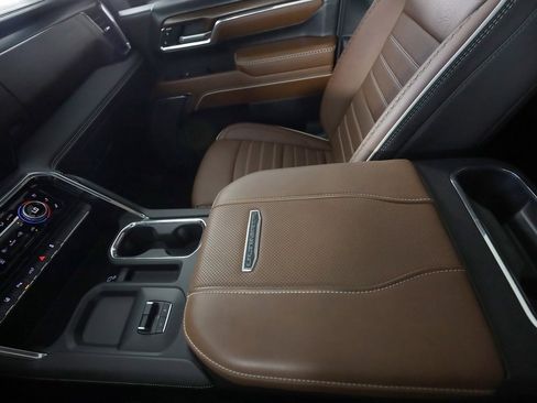 Used 2024 GMC Sierra 3500 Denali Ultimate image 38