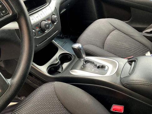Used 2017 Dodge Journey SXT w/ Comfort/Convenience Group FWD image 17