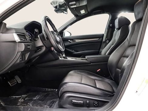 Used 2018 Honda Accord Sport image 13