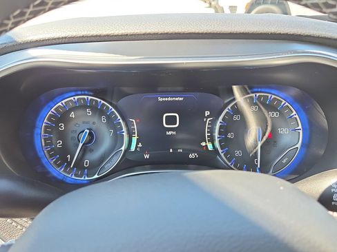 New 2026 Chrysler Pacifica Limited w/ Uconnect Theater Family Group FWD image 30