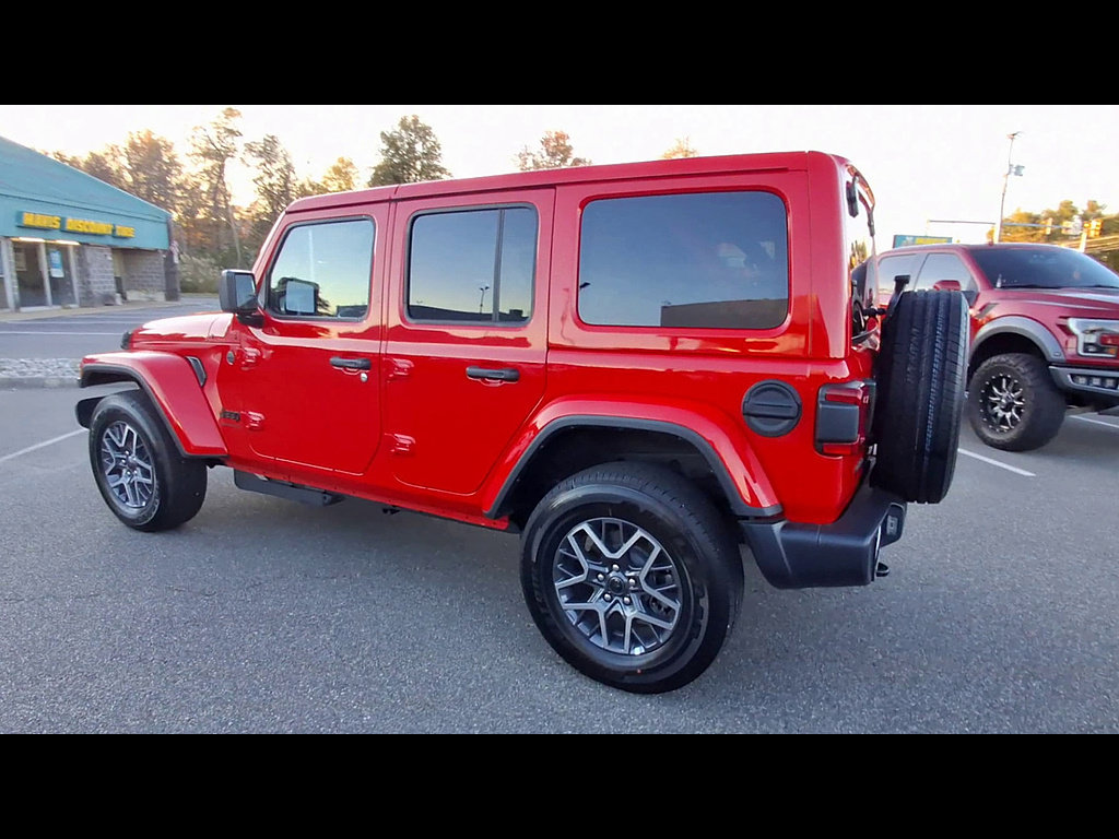 Used 2026 Jeep Wrangler Unlimited Sahara AWD/4WD image 6