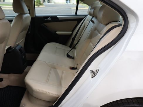 Used 2013 Volkswagen Jetta SE FWD image 20