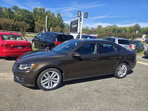 Used 2019 Volkswagen Passat 2.0T Wolfsburg FWD image 12