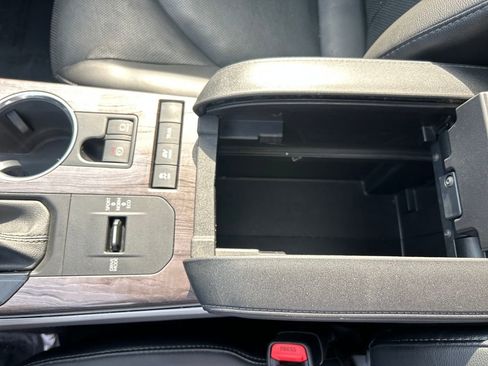 Used 2021 Toyota Highlander Limited image 31