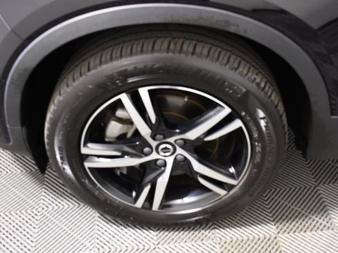Used 2025 Volvo XC40 B5 Core AWD/4WD image 11