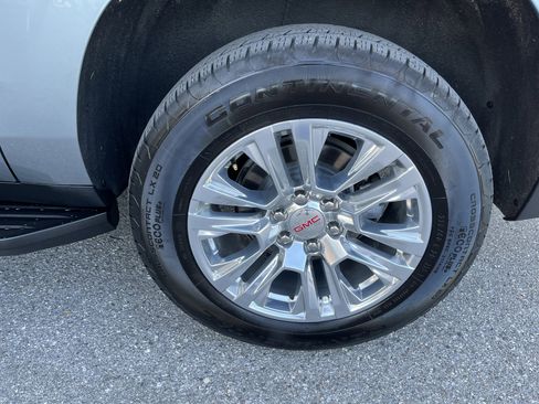 Used 2025 GMC Yukon XL Denali RWD image 13