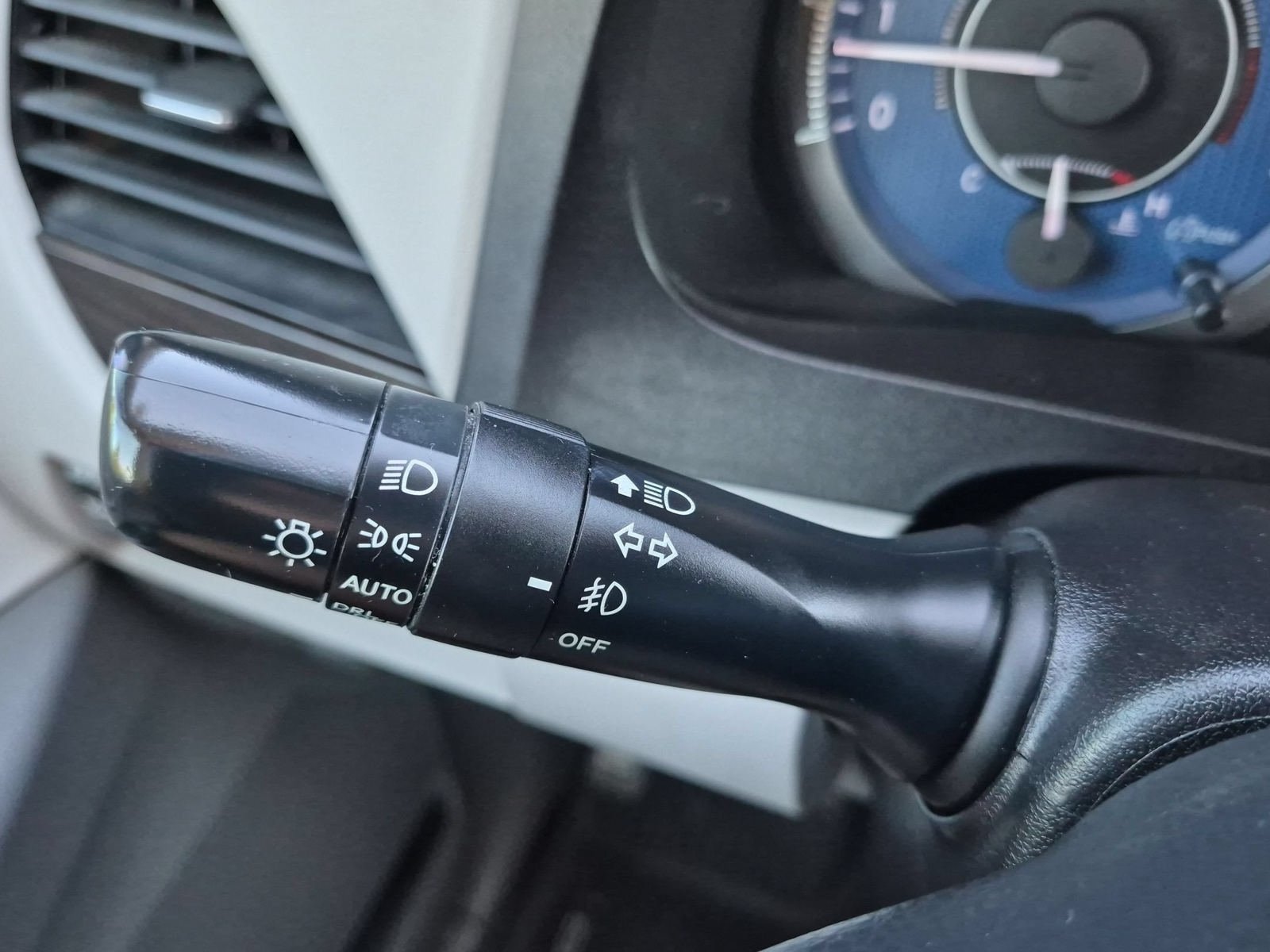 Used 2019 Toyota Sienna XLE w/ XLE Navigation Package FWD image 16