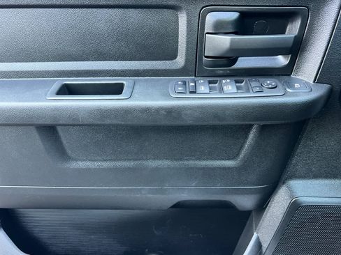 Used 2024 RAM 2500 Tradesman w/ Chrome Appearance Group image 13