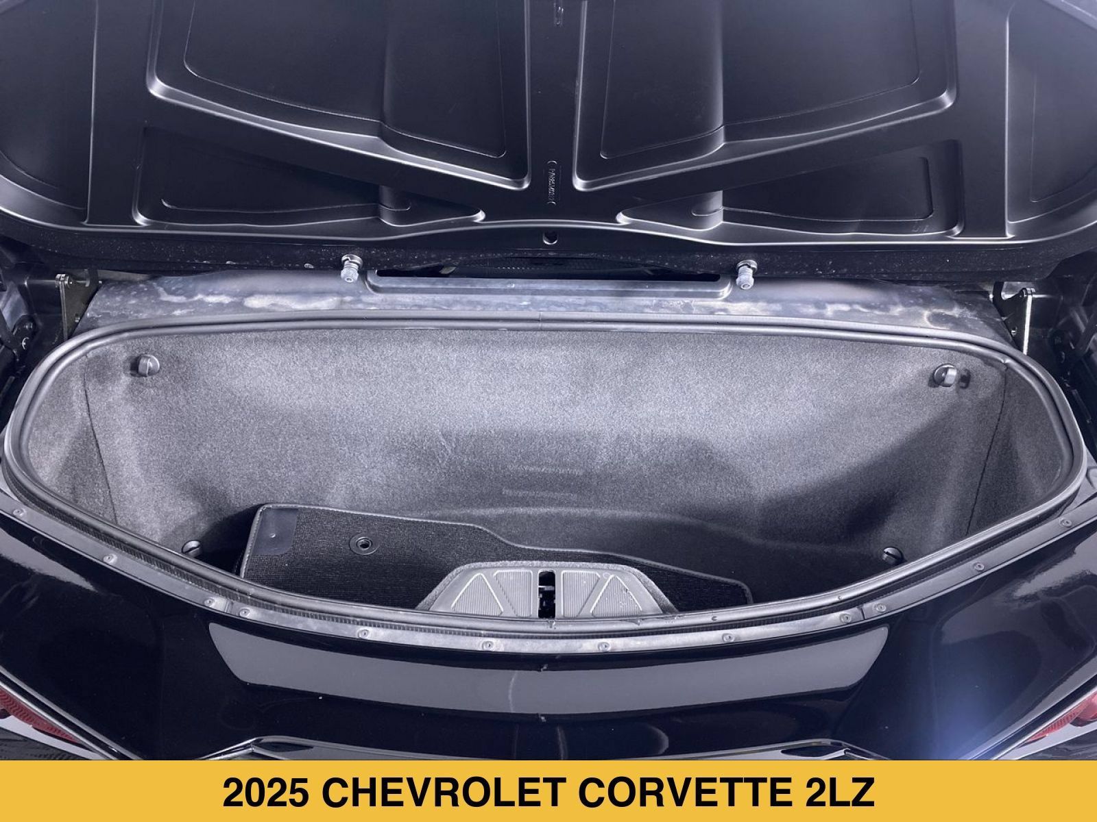 Used 2025 Chevrolet Corvette Z06 RWD image 13