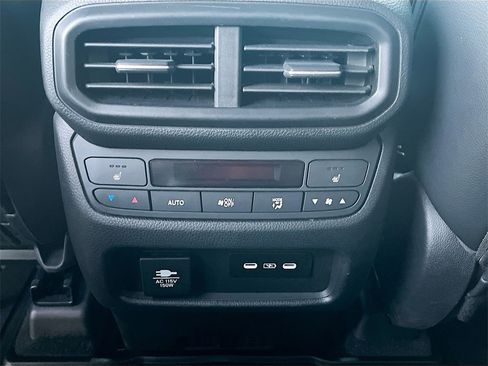 Used 2025 Honda Pilot Elite image 26
