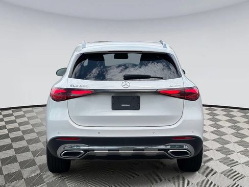 Used 2024 Mercedes-Benz GLC 300 4MATIC image 3