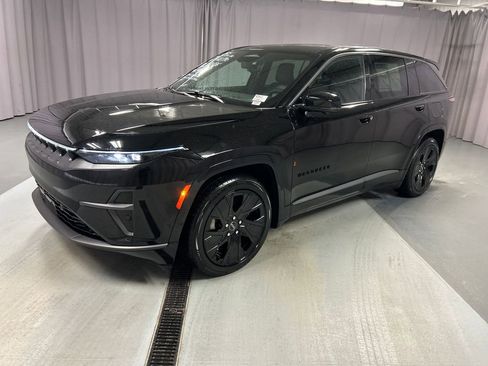 Used 2024 Jeep Wagoneer Launch Edition image 3