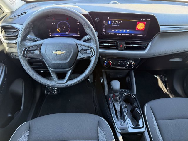 Used 2025 Chevrolet TrailBlazer LT AWD/4WD image 3