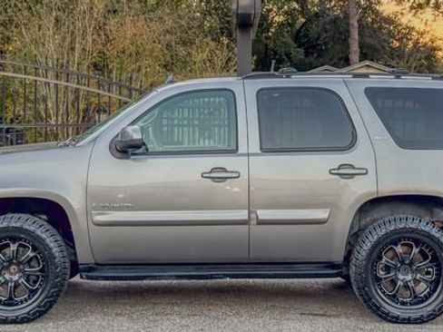 Used 2007 GMC Yukon SLT w/ SLT Preferred Equipment Group image 3