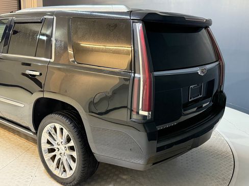 Used 2018 Cadillac Escalade Platinum image 24