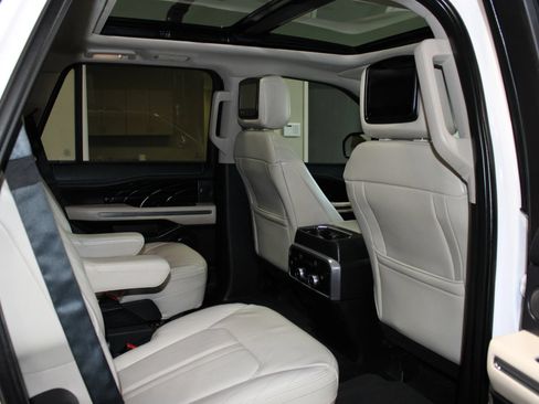 Used 2018 Ford Expedition Platinum RWD image 45
