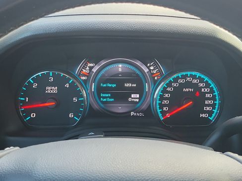 Used 2017 Chevrolet Suburban LT RWD image 19