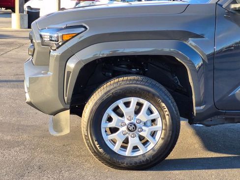 Used 2025 Toyota Tacoma SR image 22