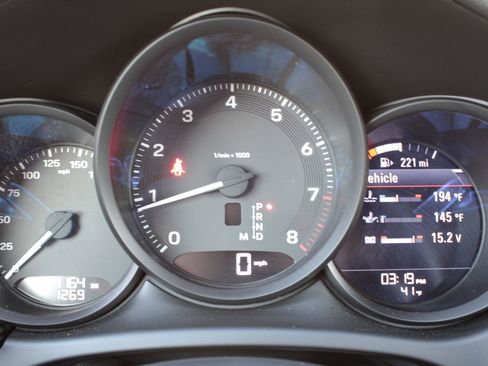 Used 2023 Porsche Macan image 16