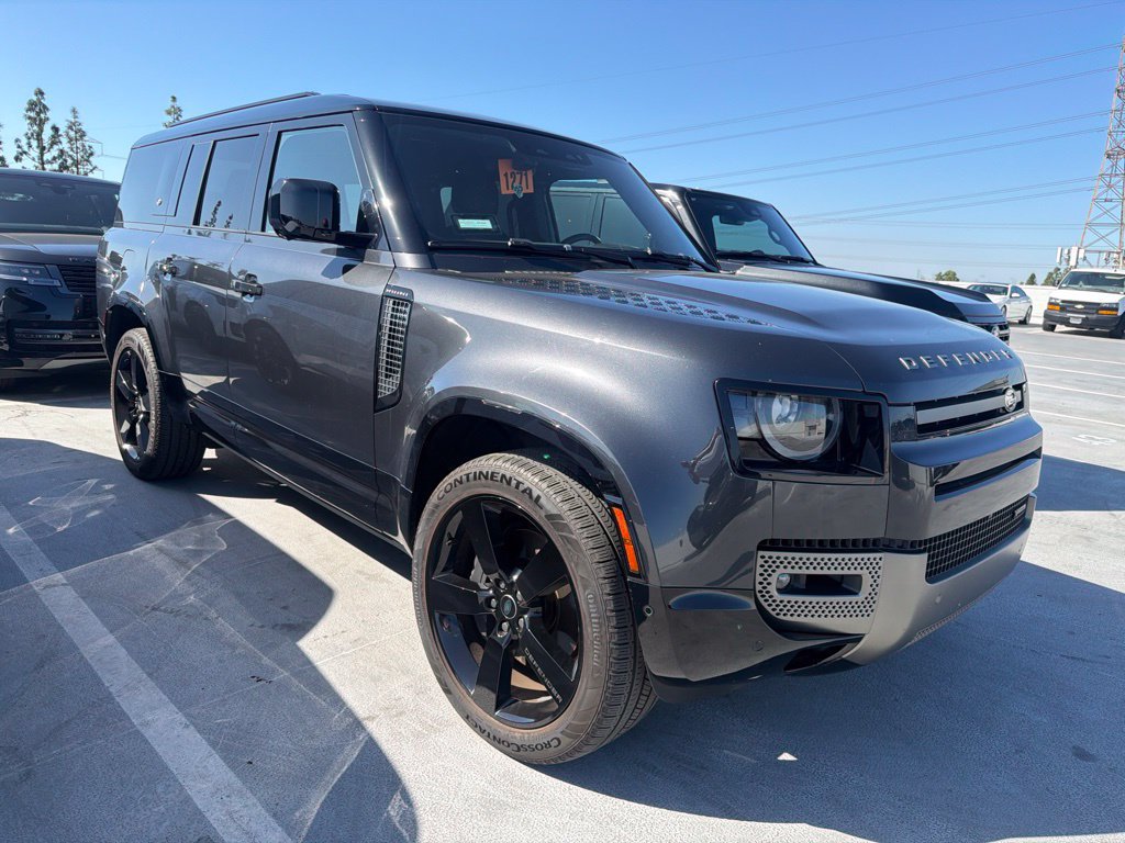 Used 2023 Land Rover Defender 130 X-Dynamic SE AWD/4WD image 9