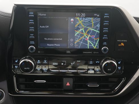 Used 2021 Toyota Highlander Limited image 18