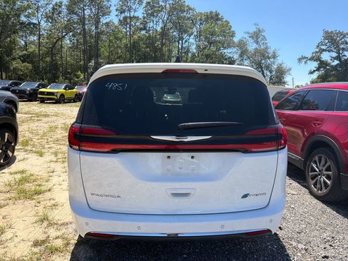 Used 2024 Chrysler Pacifica Limited FWD image 6
