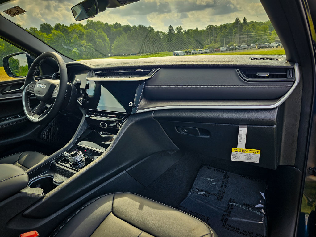 New 2026 Jeep Grand Cherokee Limited w/ Limited Altitude Package AWD/4WD image 43