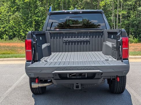 Used 2025 Toyota Tacoma TRD Off-Road w/ TRD Off Road Premium Package AWD/4WD image 31