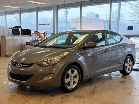 Used 2013 Hyundai Elantra GLS w/ Preferred Pkg image 3