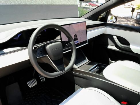 Used 2026 Tesla Model X Plaid AWD/4WD image 2