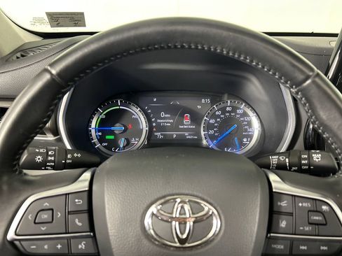 Used 2021 Toyota Highlander XLE AWD/4WD image 13