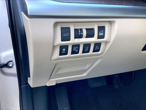 Used 2018 Subaru Outback 2.5i Limited AWD/4WD image 37