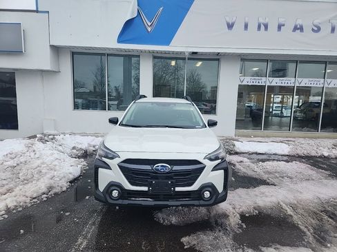 Used 2025 Subaru Outback Premium image 3