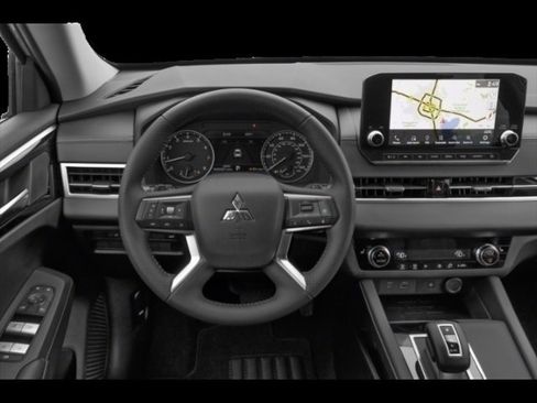 Used 2023 Mitsubishi Outlander SE image 4