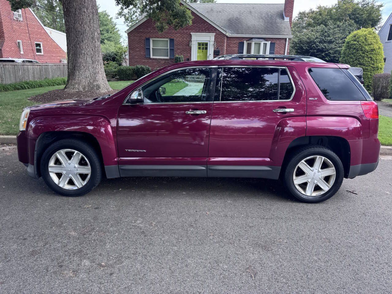 Used 2011 GMC Terrain SLT FWD image 2