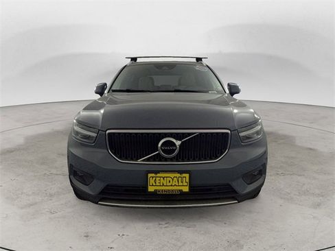 Used 2022 Volvo XC40 T5 Momentum image 8