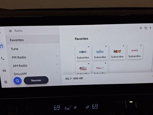 Used 2025 Toyota Camry XSE image 31