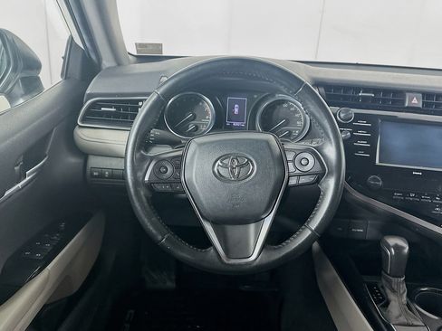 Used 2020 Toyota Camry SE w/ Convenience Package FWD image 17
