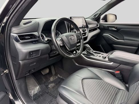 Used 2021 Toyota Highlander XSE AWD/4WD image 11