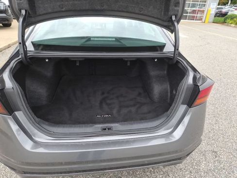 Used 2024 Nissan Altima 2.5 SV w/ SV Premium Package FWD image 13