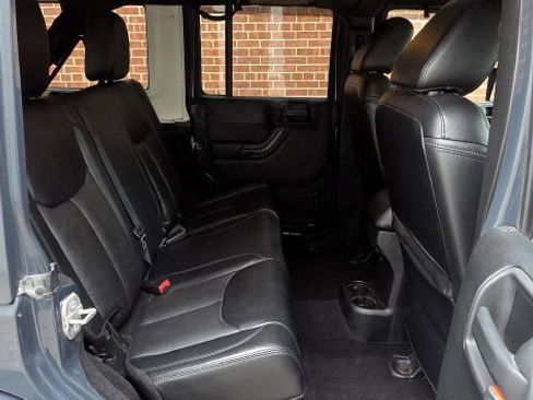 Used 2017 Jeep Wrangler Unlimited Sahara AWD/4WD image 9