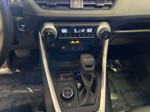 Used 2025 Toyota RAV4 XLE AWD/4WD image 16